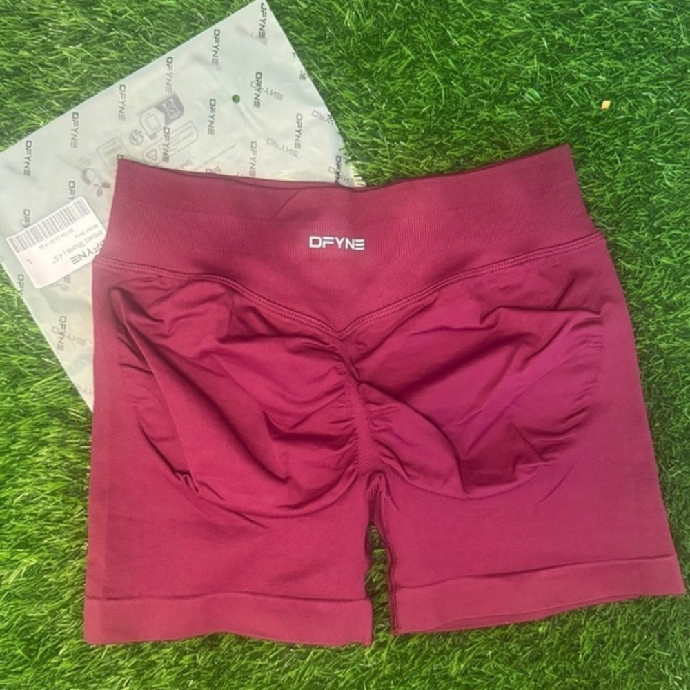 Dfyne impact shorts 4.5" winter berry large